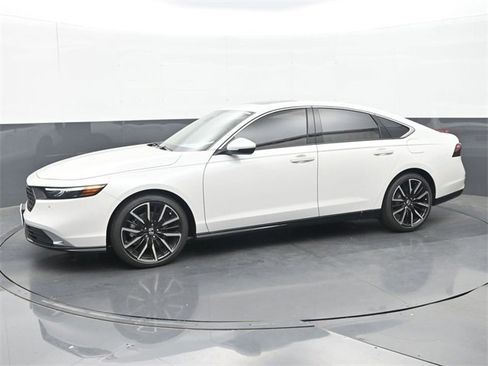 Certified 2025 Honda Accord Touring image 4