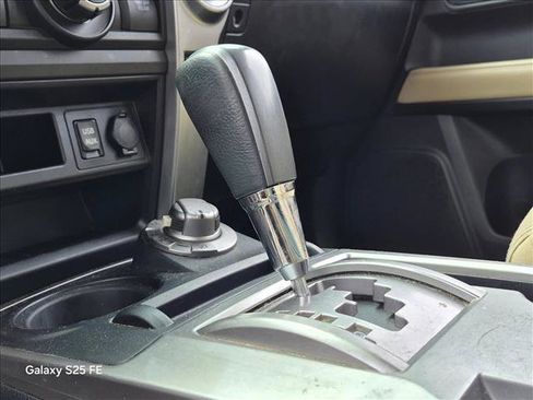 Used 2018 Toyota 4Runner SR5 AWD/4WD image 7