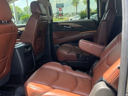 Used 2019 Cadillac Escalade ESV Premium Luxury RWD image 5