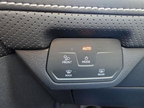 Used 2025 Volkswagen Atlas SE AWD/4WD image 14