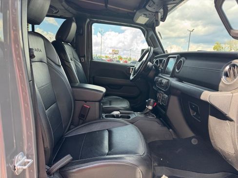 Used 2022 Jeep Wrangler Unlimited Sahara w/ Cold Weather Group image 16