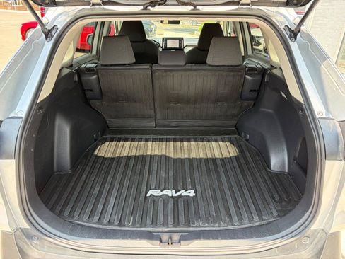 Used 2021 Toyota RAV4 XLE w/ XLE Grade Weather Package AWD/4WD image 20
