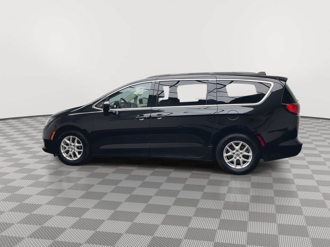 Used 2021 Chrysler Voyager Lxi FWD image 33