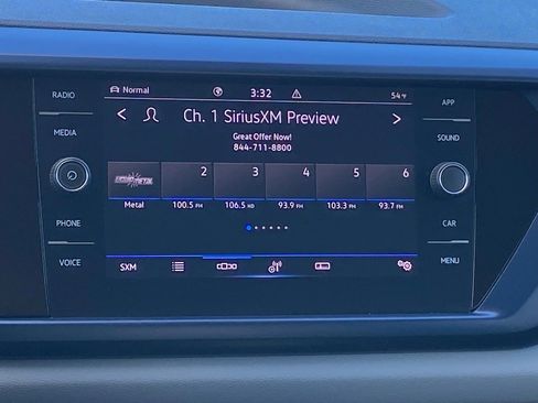 Certified 2022 Volkswagen Taos SE image 8