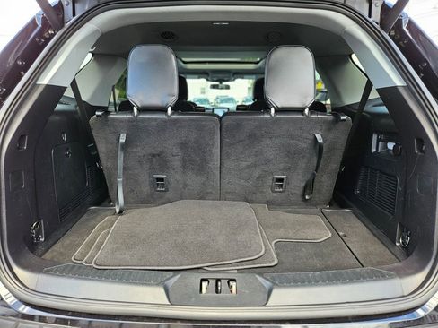 Used 2022 Ford Explorer XLT w/ Equipment Group 202A image 33