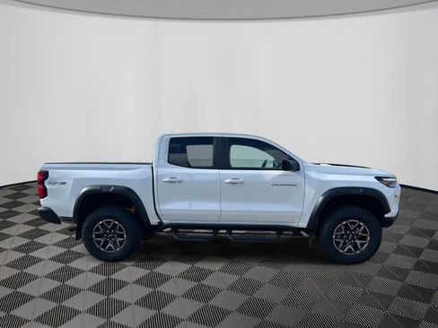 Used 2026 Chevrolet Colorado ZR2 w/ Technology Package AWD/4WD image 4