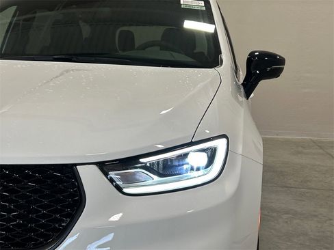 New 2026 Chrysler Pacifica Limited w/ S Appearance Package image 10