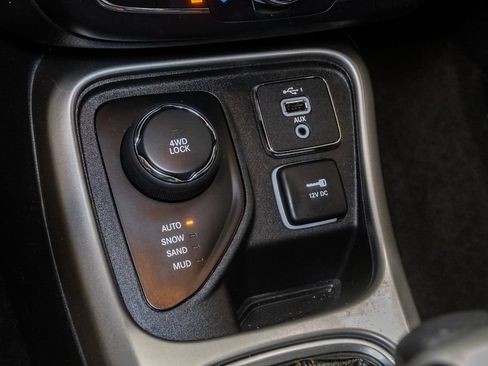 Used 2019 Jeep Compass Latitude w/ Popular Equipment Group AWD/4WD image 23