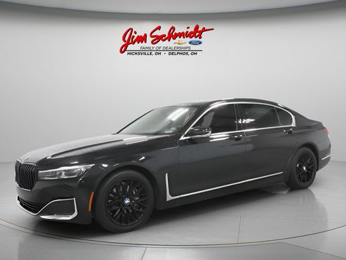 Used 2020 BMW 740i xDrive w/ Premium Package AWD/4WD image 2