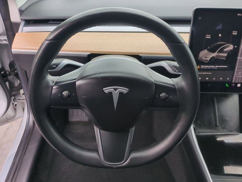 Used 2018 Tesla Model 3 RWD image 11