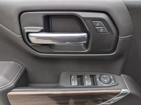 Used 2021 Chevrolet Silverado 1500 LT Trail Boss w/ Convenience Package II image 16