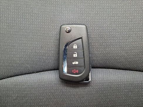 Used 2020 Toyota Corolla LE FWD image 32