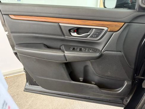 Used 2017 Honda CR-V Touring image 9