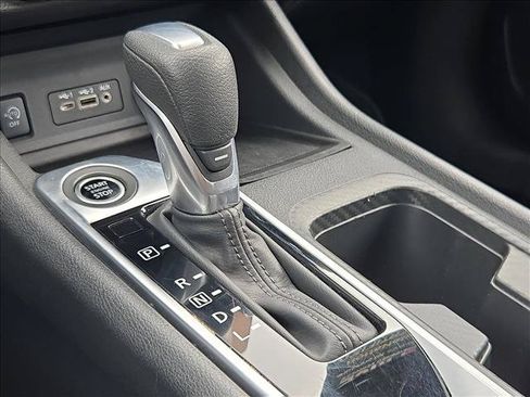 Used 2025 Nissan Sentra SV FWD image 12