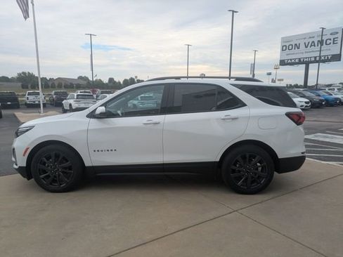 Used 2023 Chevrolet Equinox RS image 3