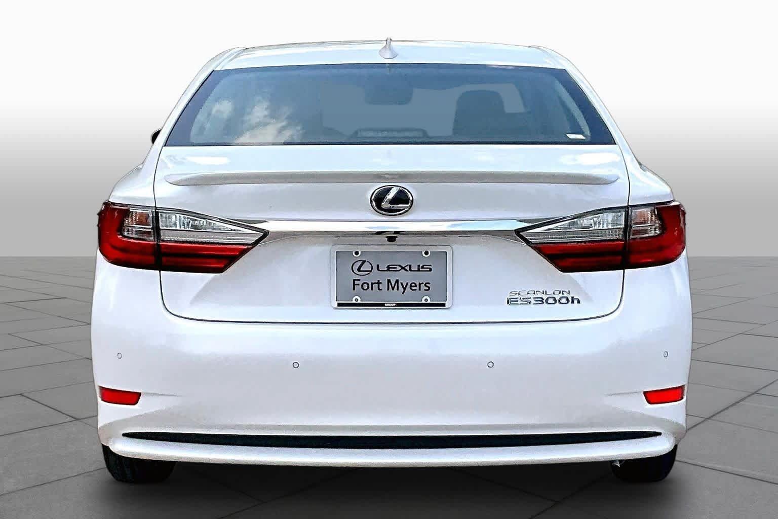 Used 2018 Lexus ES 300h w/ Luxury Package FWD image 4