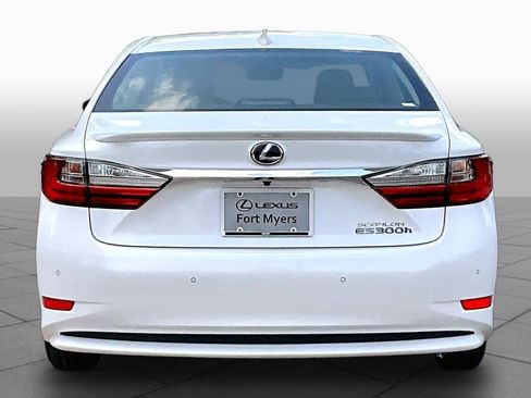 Used 2018 Lexus ES 300h w/ Luxury Package FWD image 4
