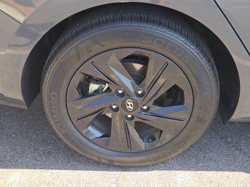 Used 2023 Hyundai Elantra Blue FWD image 12