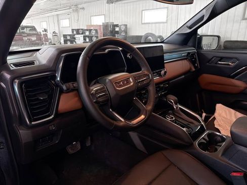 Used 2024 GMC Canyon AT4 w/ AT4 Premium Package AWD/4WD image 8