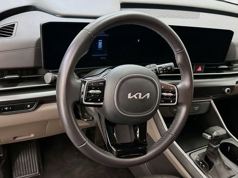Used 2026 Kia Carnival FWD image 18
