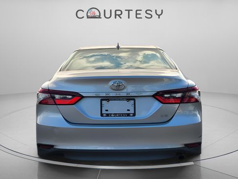 Used 2021 Toyota Camry LE image 4