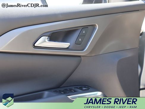 Used 2026 Chevrolet Traverse LT AWD/4WD image 23