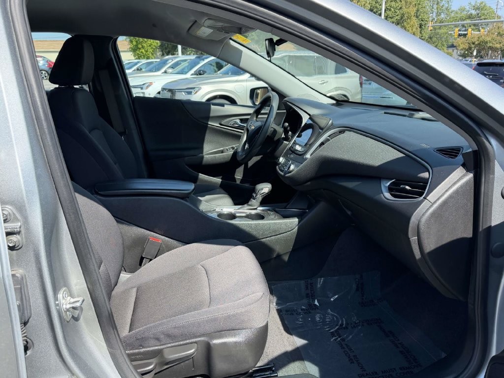 Used 2025 Chevrolet Malibu LT FWD image 12