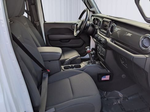 Used 2021 Jeep Wrangler Unlimited Sahara image 9