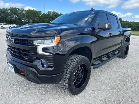 Used 2025 Chevrolet Silverado 1500 LT Trail Boss w/ LT Trail Boss Premium Package AWD/4WD image 1