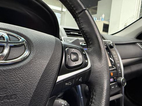 Used 2017 Toyota Camry XLE image 12