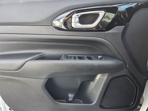 Used 2026 Jeep Compass Latitude image 19