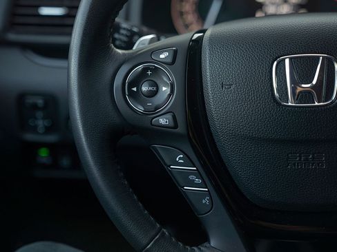 Used 2016 Honda Pilot Touring image 7
