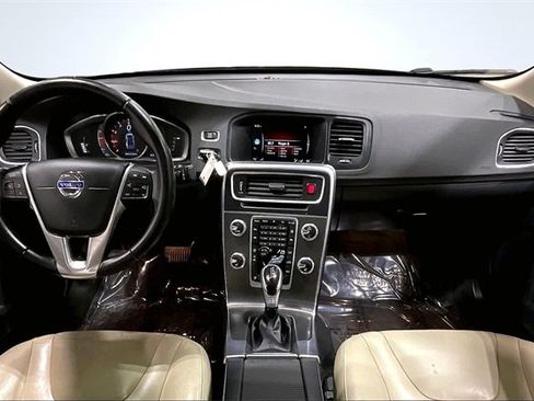 Used 2016 Volvo S60 T5 Premier image 16