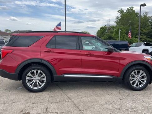Used 2020 Ford Explorer XLT w/ Equipment Group 202A AWD/4WD image 9