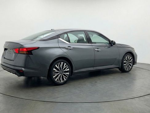 Used 2025 Nissan Altima 2.5 SV FWD image 9