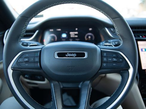 Used 2023 Jeep Grand Cherokee Limited w/ Luxury Tech Group II image 7