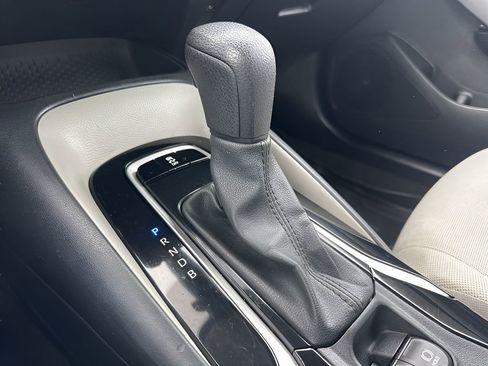 Used 2022 Toyota Corolla LE image 15