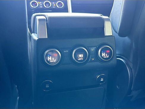 Used 2020 Land Rover Discovery HSE image 27