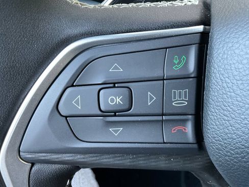 Used 2025 Jeep Grand Cherokee Laredo RWD image 30