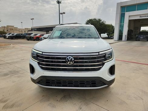 Certified 2025 Volkswagen Atlas SE FWD image 2