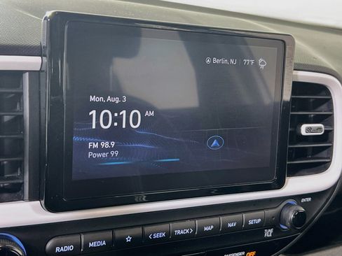 Used 2023 Hyundai Venue Limited FWD image 14