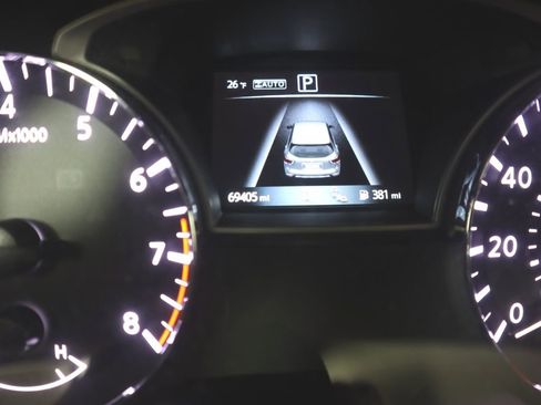 Used 2019 Nissan Pathfinder SL image 11