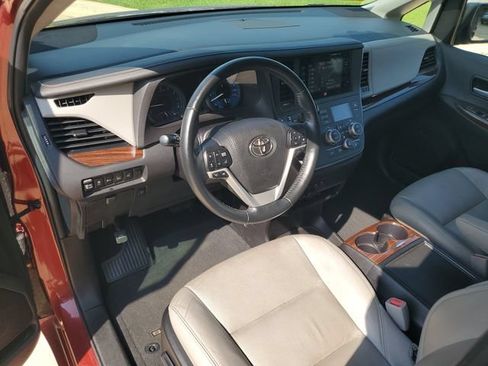 Used 2017 Toyota Sienna Limited Premium w/ Advanced Technology Package FWD image 6