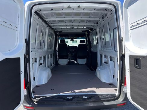 Used 2025 Mercedes-Benz Sprinter 2500 image 20