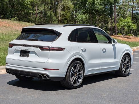 Certified 2023 Porsche Cayenne Turbo w/ Premium Package Plus AWD/4WD image 31