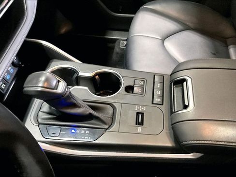 Used 2022 Toyota Highlander XLE image 18