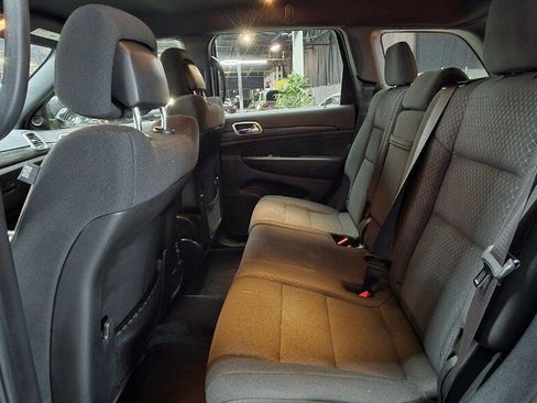 Used 2019 Jeep Grand Cherokee Laredo w/ 18" Wheel & 8.4" Radio Group image 17