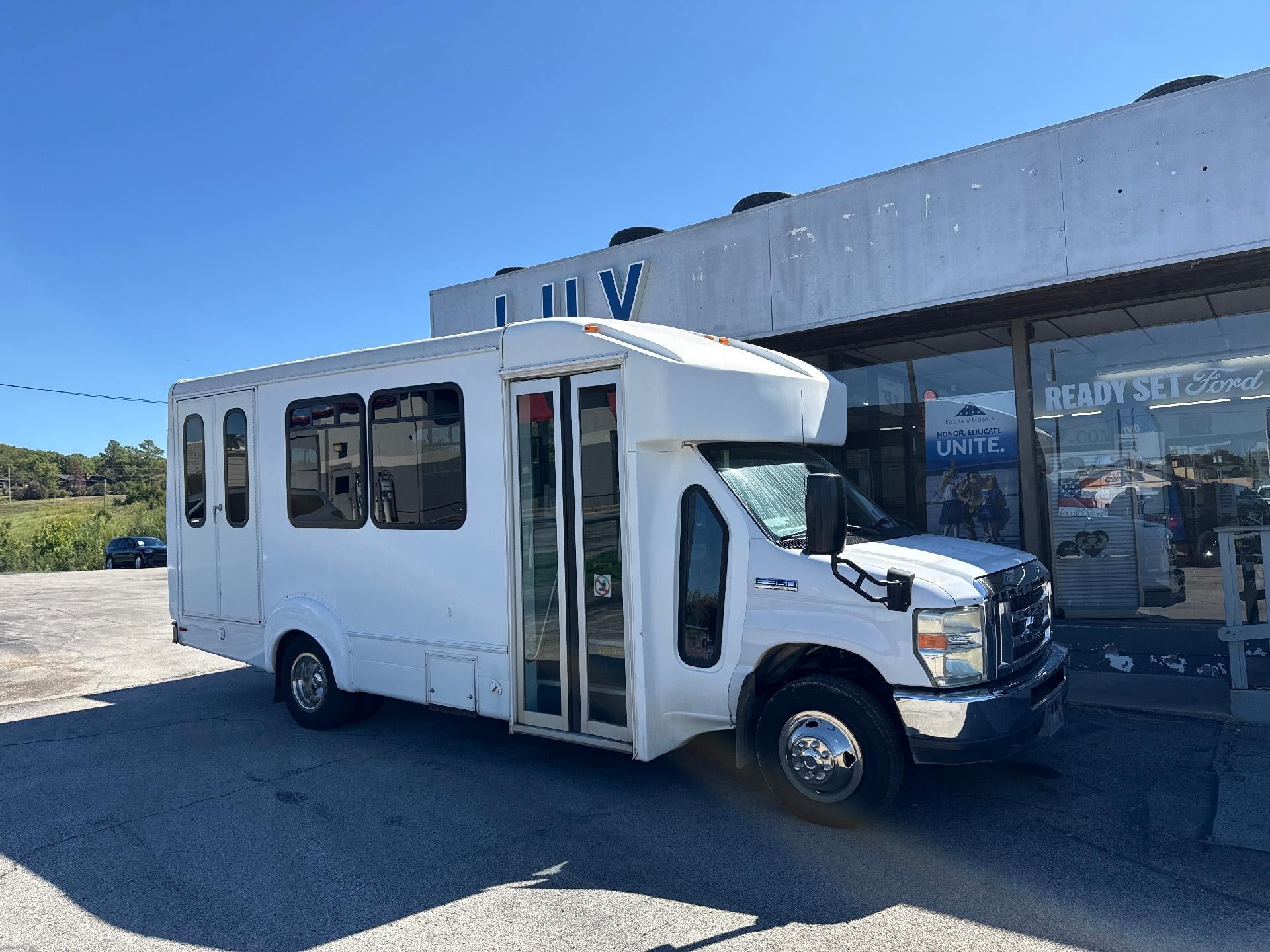 Used 2016 Ford E-350 and Econoline 350 Super Duty w/ Shuttle Bus Prep Package RWD image 1
