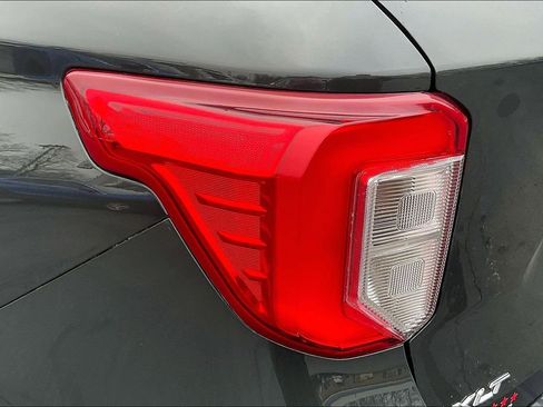 Used 2022 Ford Explorer XLT w/ Equipment Group 202A image 28