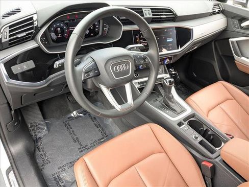 Certified 2025 Audi Q3 2.0T Premium w/ Convenience Package image 9